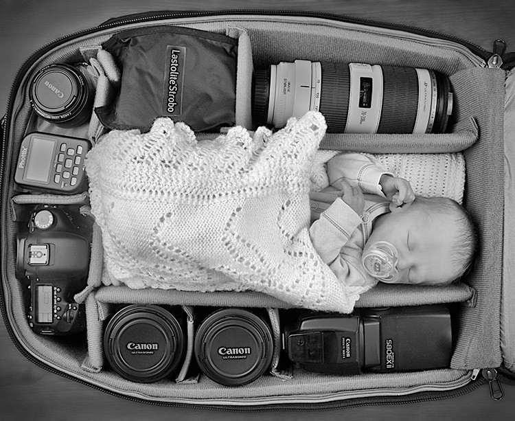 Фотография: Фотографы снимают своих крошек детей в фотосумках №1 - BigPicture.ru