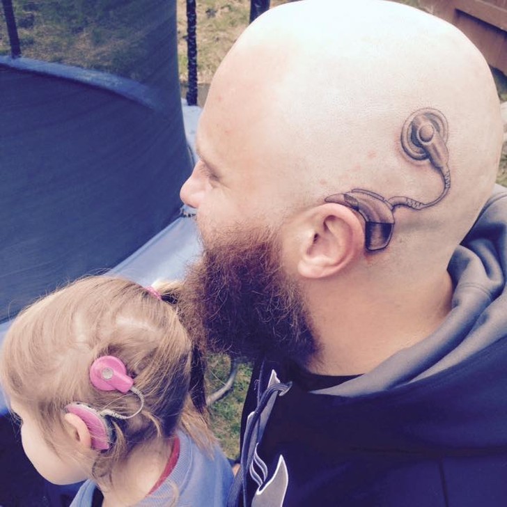 Фотография: Новозеландец сделал себе тату в знак солидарности со своей шестилетней глухой дочерью №1 - BigPicture.ru