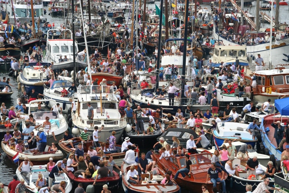 Фотография: 11 фото парада судов в Амстердаме, от которых захочется купить себе кораблик и уйти в море №5 - BigPicture.ru