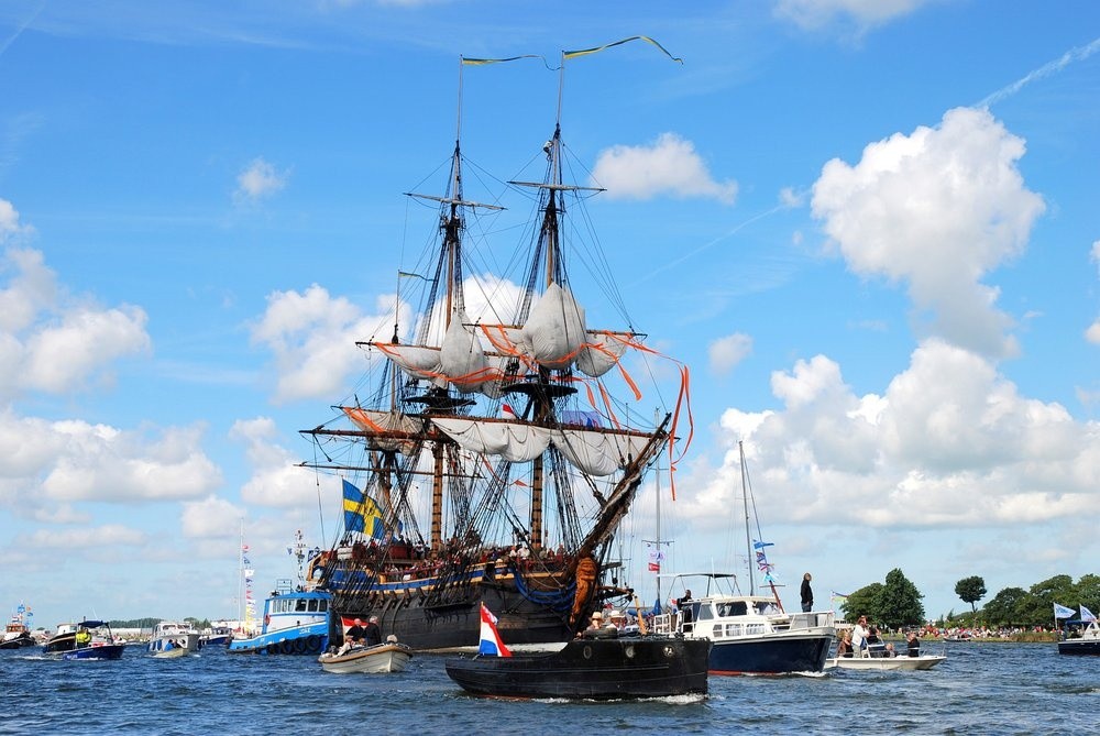 Фотография: 11 фото парада судов в Амстердаме, от которых захочется купить себе кораблик и уйти в море №9 - BigPicture.ru
