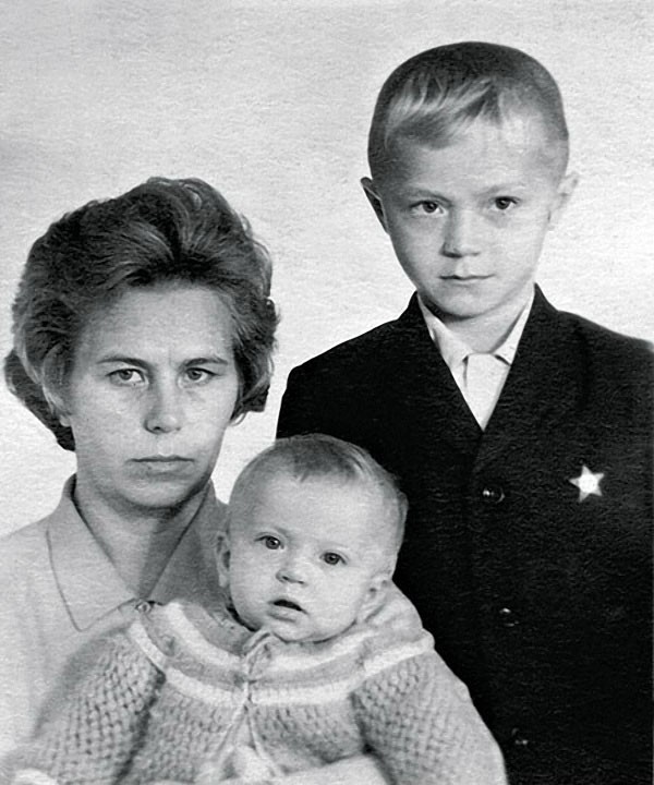 Фотография: Звезды нашего детства в кругу семьи. Фото из домашних архивов №4 - BigPicture.ru