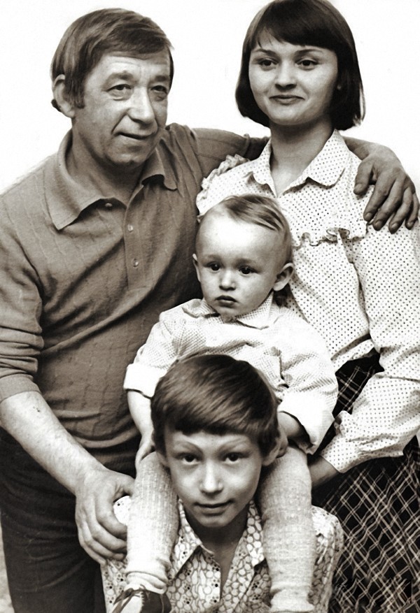 Фотография: Звезды нашего детства в кругу семьи. Фото из домашних архивов №7 - BigPicture.ru