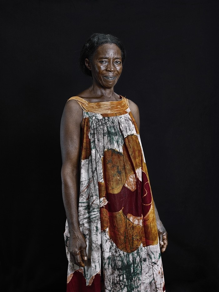 Фотография: Шокирующая традиция Камеруна — утюжка груди №9 - BigPicture.ru