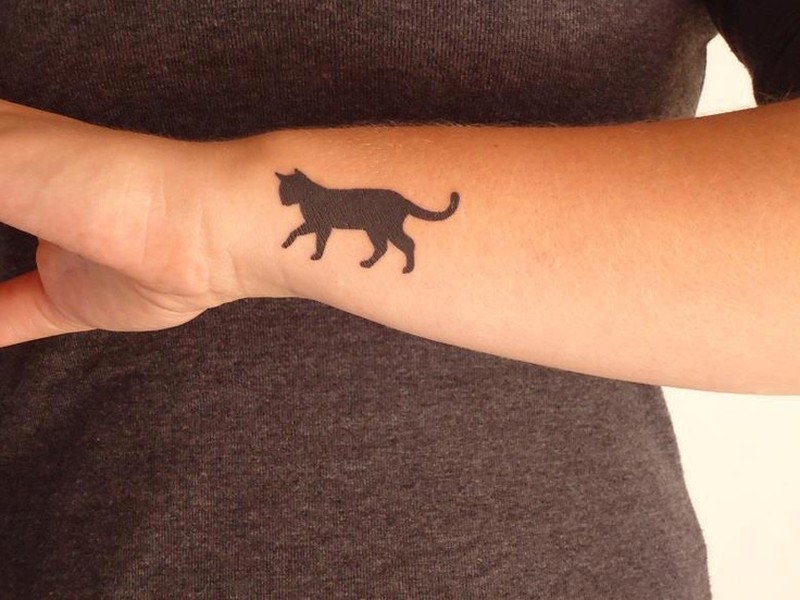 Фотография: 20 минималистических тату для любителей котиков №11 - BigPicture.ru