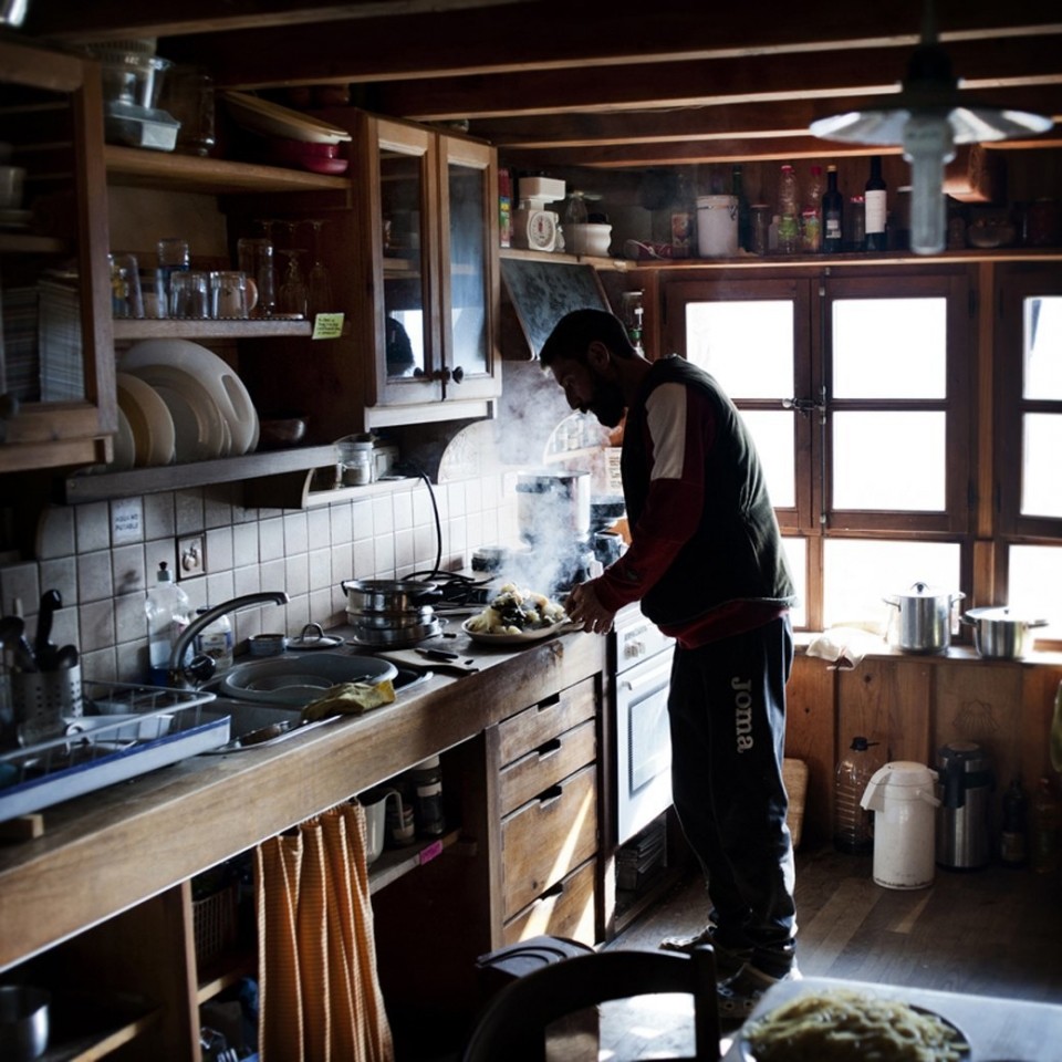 Фотография: Как испанские нудисты и нью-эйджеры восстанавливают заброшенные деревни №8 - BigPicture.ru
