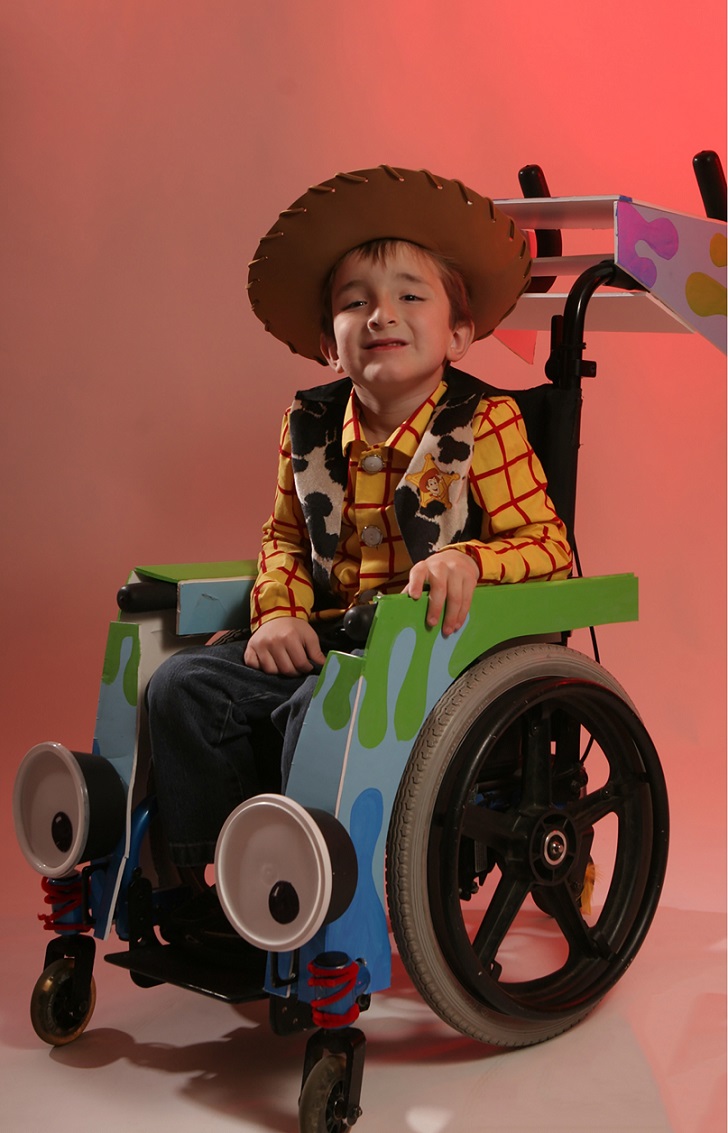 Фотография: Отец создает костюмы для инвалидного кресла своего сына №17 - BigPicture.ru