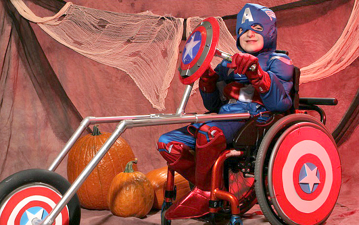 Фотография: Отец создает костюмы для инвалидного кресла своего сына №1 - BigPicture.ru