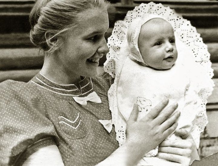 Фотография: Звезды нашего детства в кругу семьи. Фото из домашних архивов №17 - BigPicture.ru