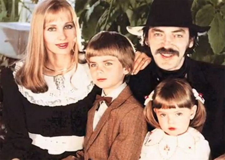 Фотография: Звезды нашего детства в кругу семьи. Фото из домашних архивов №15 - BigPicture.ru