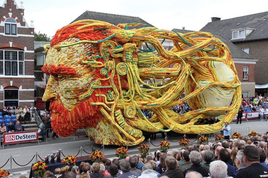 Фотография: Самый крупный в мире парад цветов в Голландии посвятили Ван Гогу №3 - BigPicture.ru