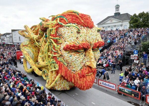 Самый крупный в мире парад цветов в Голландии посвятили Ван Гогу