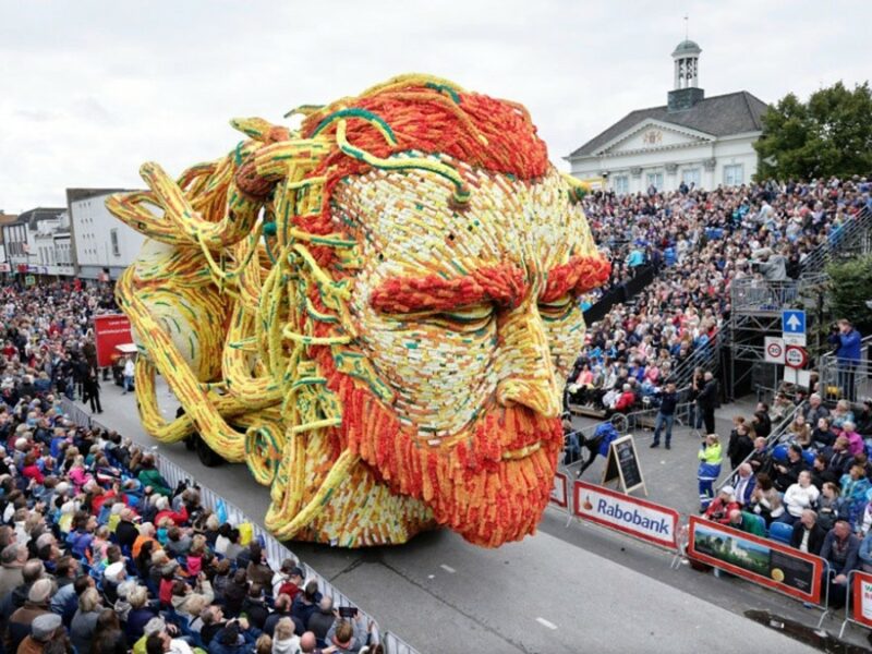 Фотография: Самый крупный в мире парад цветов в Голландии посвятили Ван Гогу №1 - BigPicture.ru