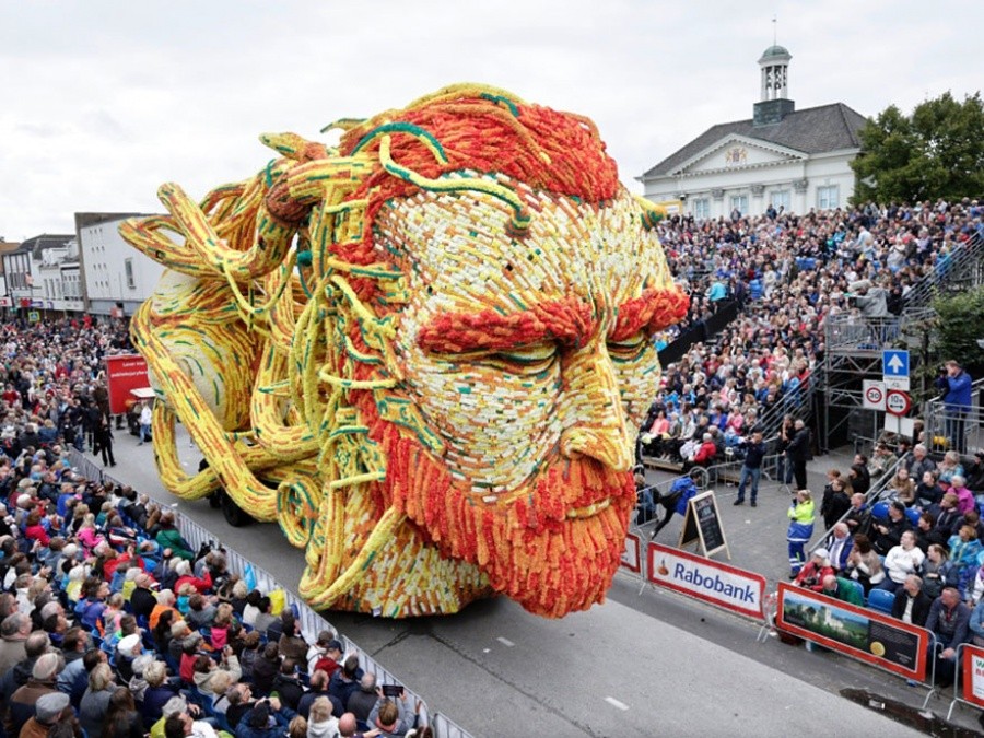 Фотография: Самый крупный в мире парад цветов в Голландии посвятили Ван Гогу №15 - BigPicture.ru