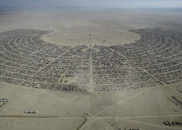 Оцени масштаб — фестиваль Burning Man с высоты птичьего полета и не только