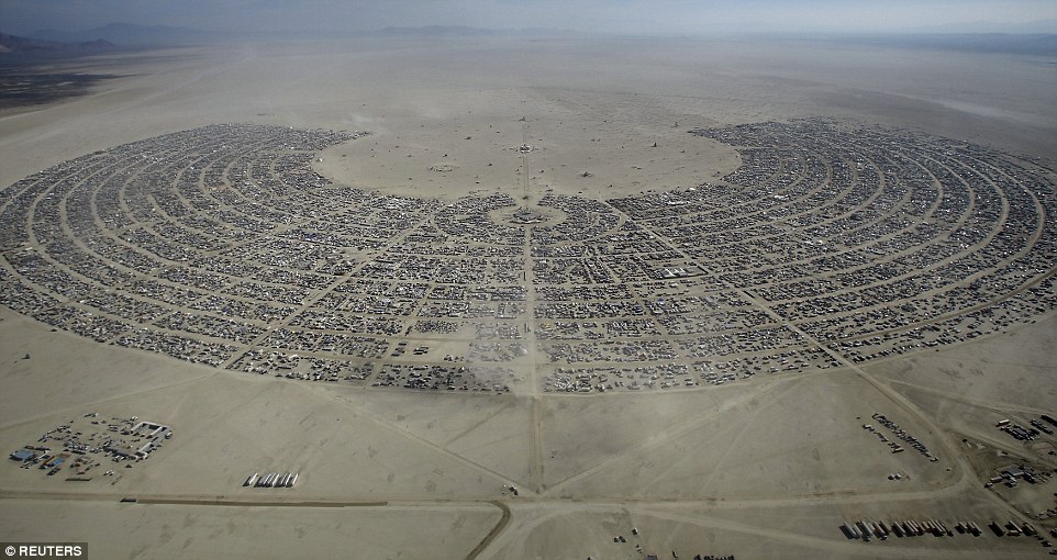 Фотография: Оцени масштаб — фестиваль Burning Man с высоты птичьего полета и не только №2 - BigPicture.ru