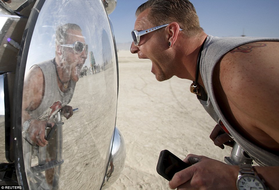 Фотография: Оцени масштаб — фестиваль Burning Man с высоты птичьего полета и не только №13 - BigPicture.ru