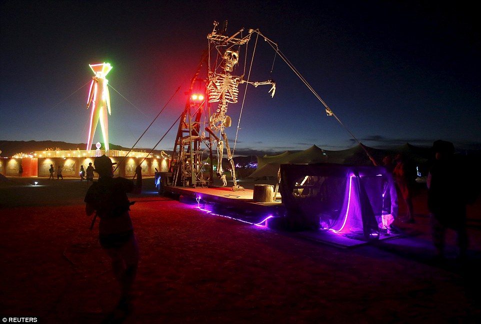 Фотография: Оцени масштаб — фестиваль Burning Man с высоты птичьего полета и не только №19 - BigPicture.ru