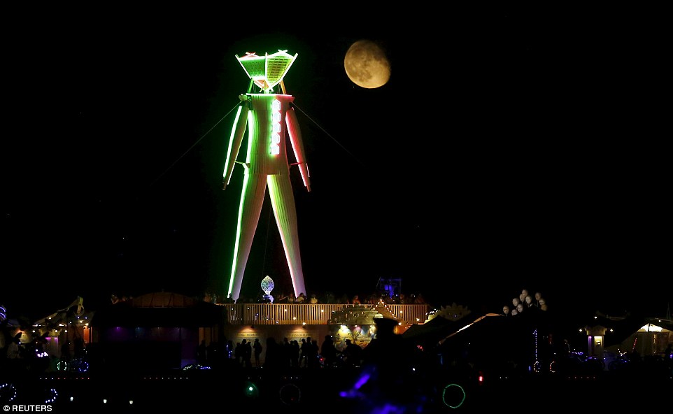 Фотография: Оцени масштаб — фестиваль Burning Man с высоты птичьего полета и не только №21 - BigPicture.ru