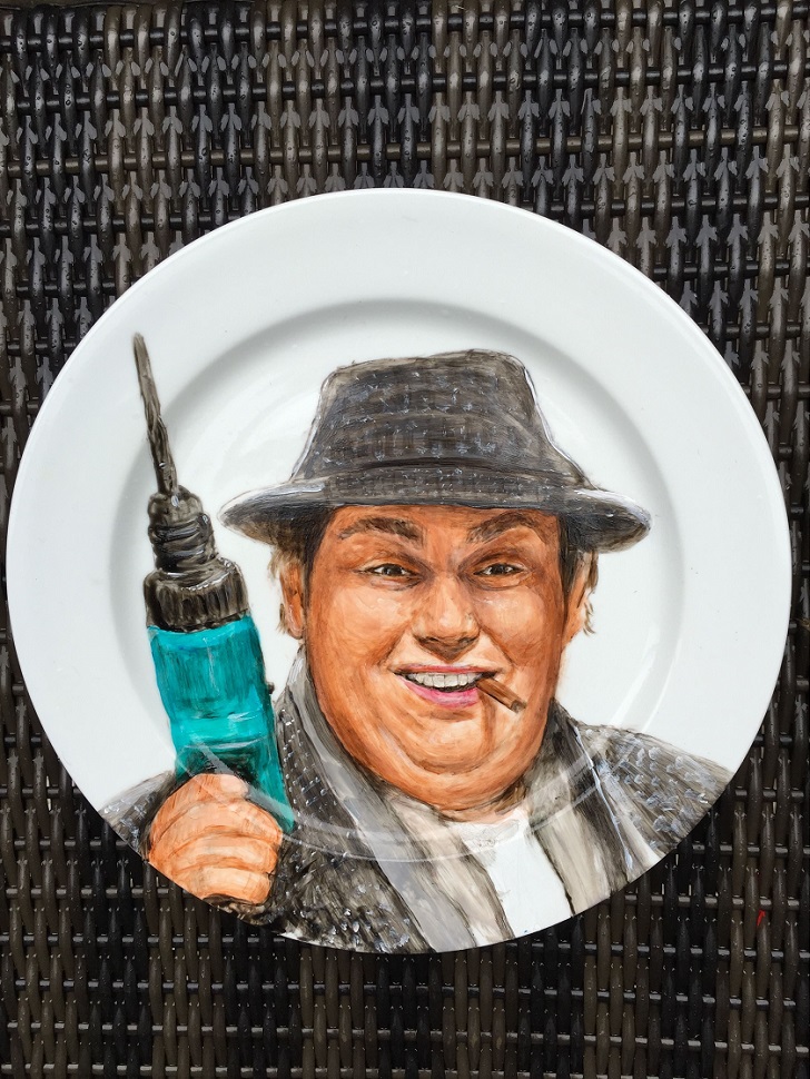 Фотография: Кто на блюде? Художница рисует знаменитостей на тарелках №4 - BigPicture.ru