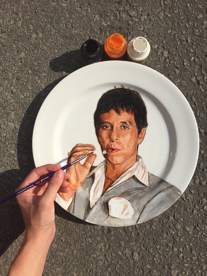 Фотография: Кто на блюде? Художница рисует знаменитостей на тарелках №5 - BigPicture.ru