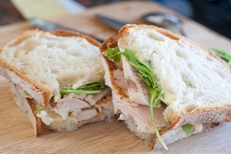 Фотография: 8 безумно вкусных бутербродов, которые можно взять на работу №4 - BigPicture.ru
