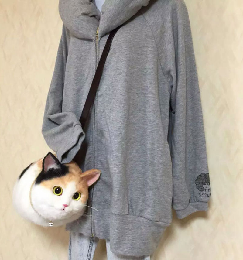 Фотография: Крипотно или мило? Кошачьи сумки — новый тренд в Японии №4 - BigPicture.ru