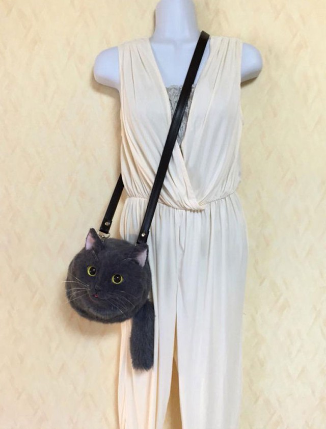 Фотография: Крипотно или мило? Кошачьи сумки — новый тренд в Японии №6 - BigPicture.ru
