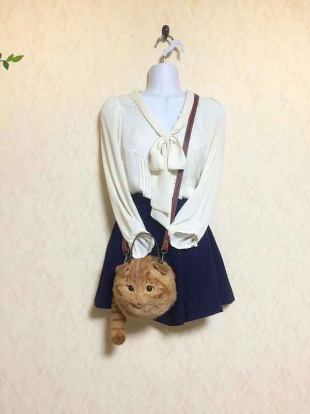Фотография: Крипотно или мило? Кошачьи сумки — новый тренд в Японии №10 - BigPicture.ru