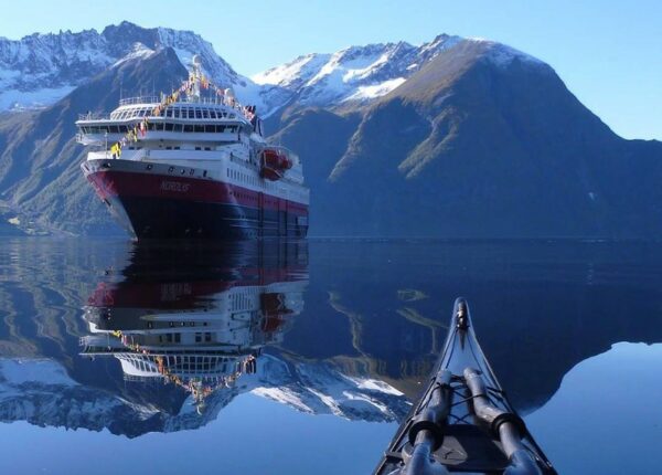 Каякер делает потрясающие фотографии норвежских фьордов