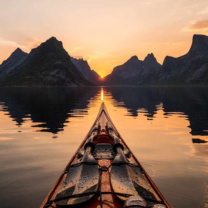 Фотография: Каякер делает потрясающие фотографии норвежских фьордов и публикует их в Instagram №3 - BigPicture.ru