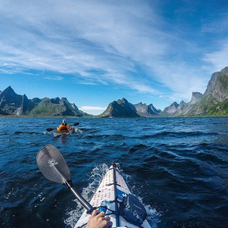 Фотография: Каякер делает потрясающие фотографии норвежских фьордов и публикует их в Instagram №15 - BigPicture.ru