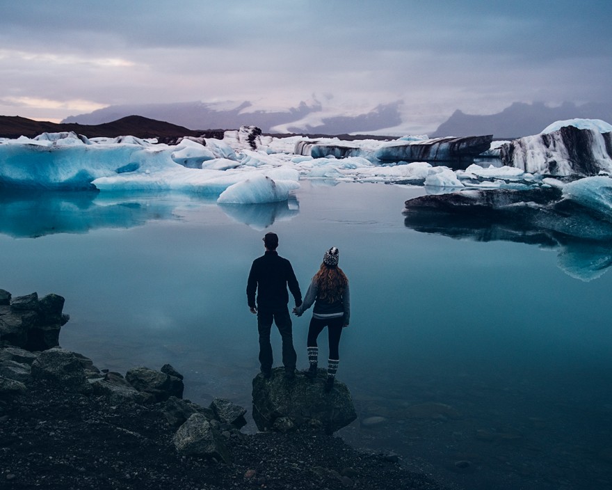 Фотография: Вместо традиционной свадьбы с тамадой и жующими родственниками эта пара решила пожениться в Исландии №3 - BigPicture.ru