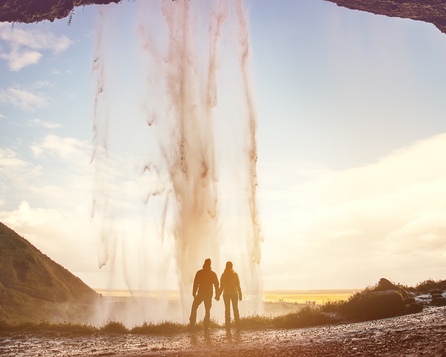 Фотография: Вместо традиционной свадьбы с тамадой и жующими родственниками эта пара решила пожениться в Исландии №9 - BigPicture.ru
