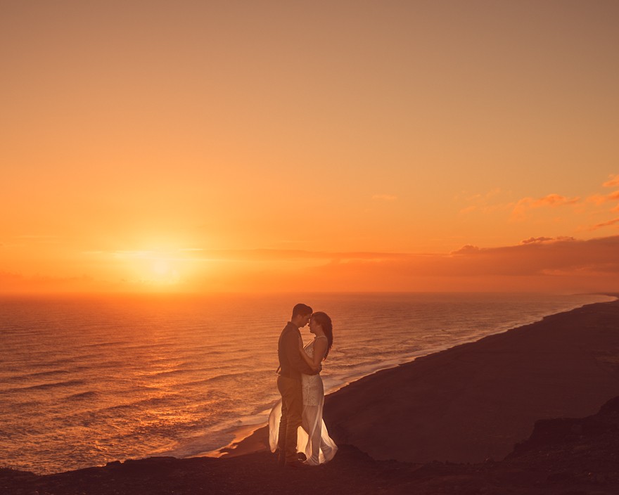 Фотография: Вместо традиционной свадьбы с тамадой и жующими родственниками эта пара решила пожениться в Исландии №16 - BigPicture.ru