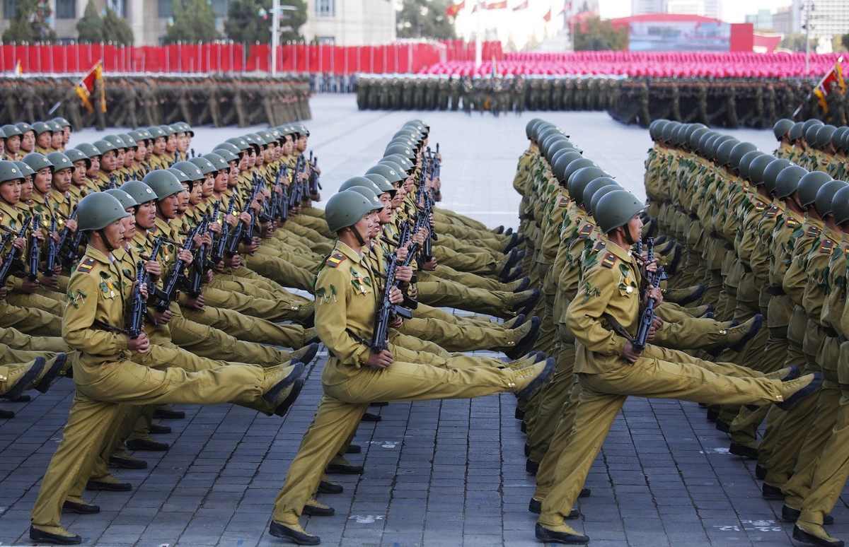 Фотография: Грандиозный парад в Северной Корее №8 - BigPicture.ru