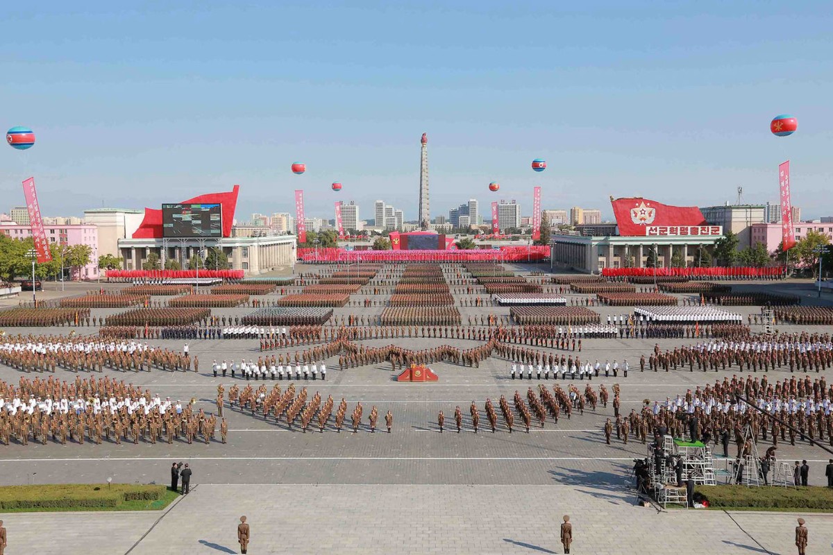 Фотография: Грандиозный парад в Северной Корее №13 - BigPicture.ru