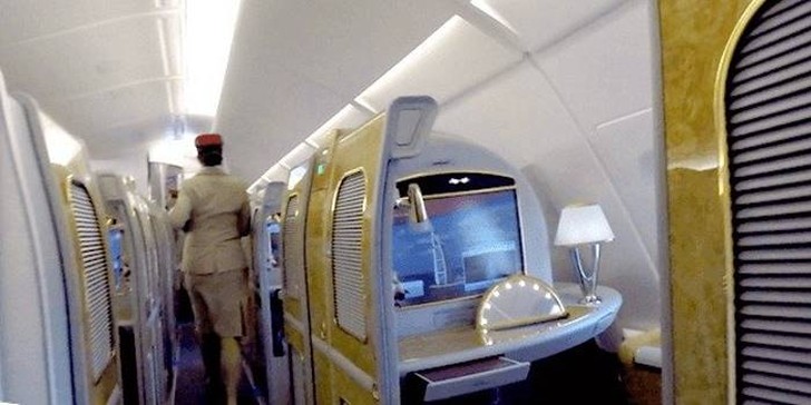 Фотография: Каково это — за 300 долларов отправиться в полет стоимостью 60 тысяч долларов классом люкс авиакомпании Emirates Airline №11 - BigPicture.ru