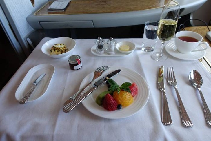 Фотография: Каково это — за 300 долларов отправиться в полет стоимостью 60 тысяч долларов классом люкс авиакомпании Emirates Airline №16 - BigPicture.ru