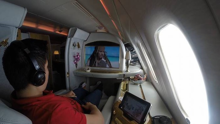 Фотография: Каково это — за 300 долларов отправиться в полет стоимостью 60 тысяч долларов классом люкс авиакомпании Emirates Airline №36 - BigPicture.ru