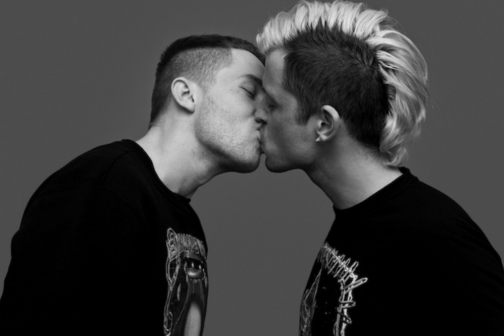 Фотография: На фото просто друзья или влюбленная пара? Фотопроект о поцелуе от Бена Ламберти №6 - BigPicture.ru