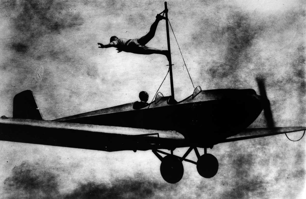 Фотография: 1919-1982 годы: главное — не смотреть вниз, или Ходоки по крыльям самолетов №3 - BigPicture.ru