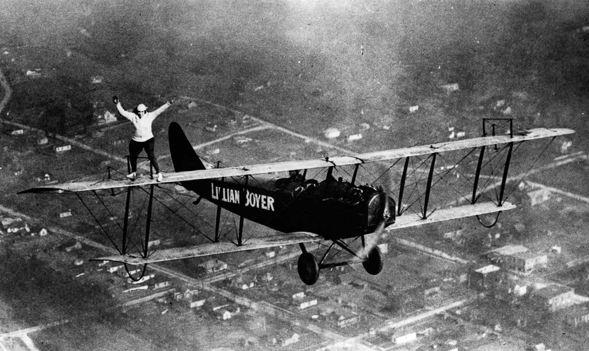 Фотография: 1919-1982 годы: главное — не смотреть вниз, или Ходоки по крыльям самолетов №7 - BigPicture.ru
