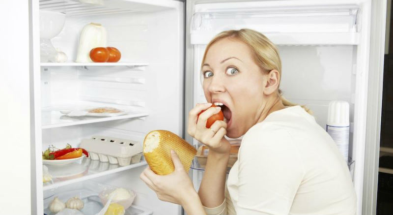 Фотография: Жри: вредные пищевые привычки россиян, которые бесят №1 - BigPicture.ru