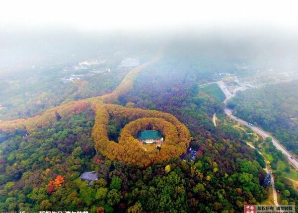 Дворец Мэй-Лин возле Нанкина похож на гигантское ожерелье