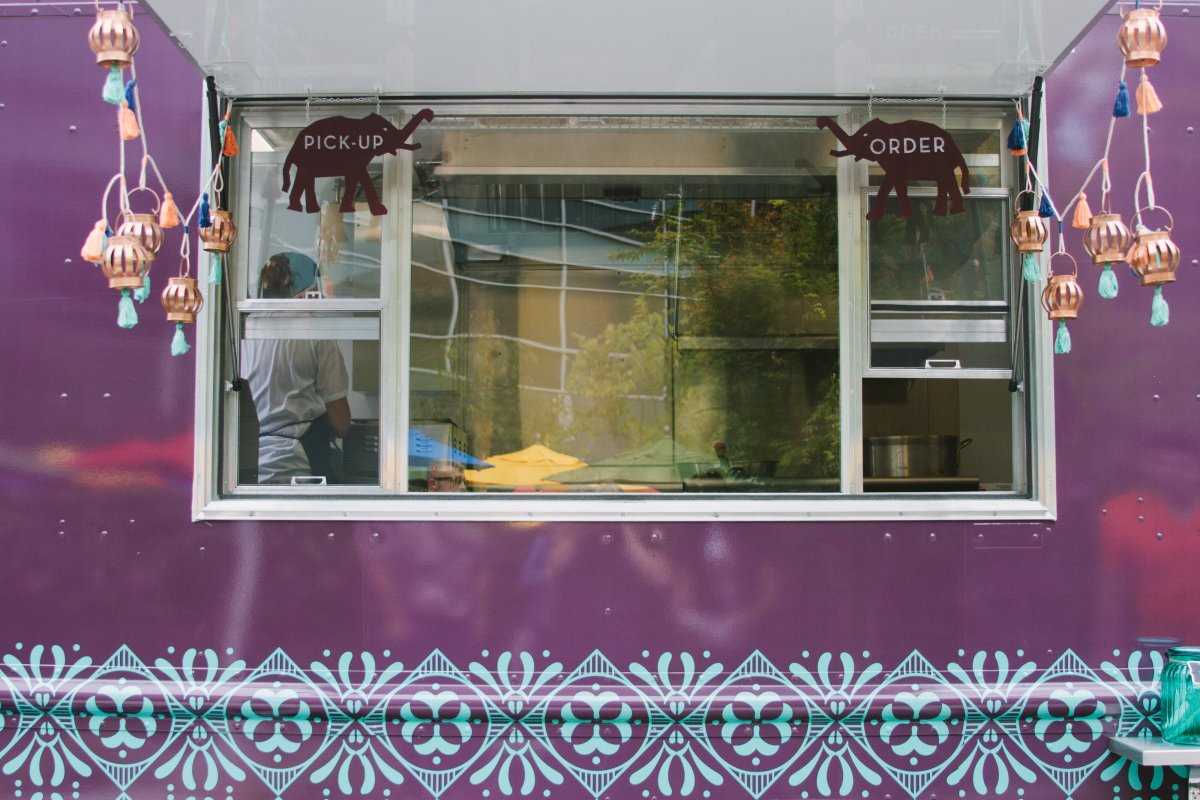 Фотография: Как Google кормит своих работников бесплатной едой с помощью кафе на колесах №2 - BigPicture.ru