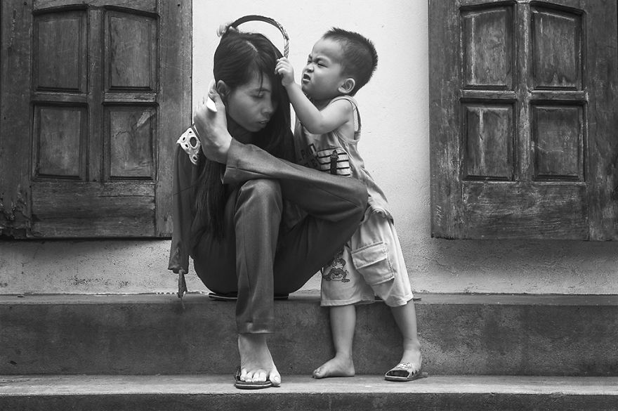 Фотография: Родившаяся без рук вьетнамка живет нормальной жизнью и заботится о своем племяннике №7 - BigPicture.ru