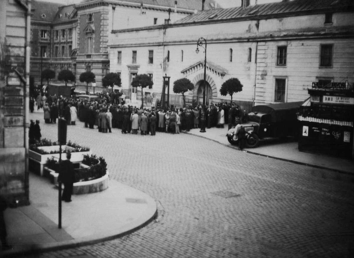 Фотография: 1939 год: последняя публичная казнь во Франции с помощью гильотины №9 - BigPicture.ru