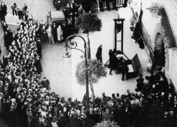 1939 год — последняя публичная казнь во Франции с помощью гильотины