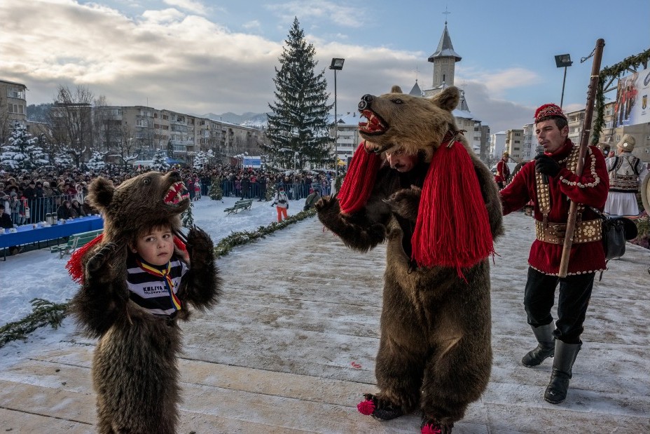 Фотография: Медвежьи танцы в Румынии, которые должны отогнать злых духов №6 - BigPicture.ru