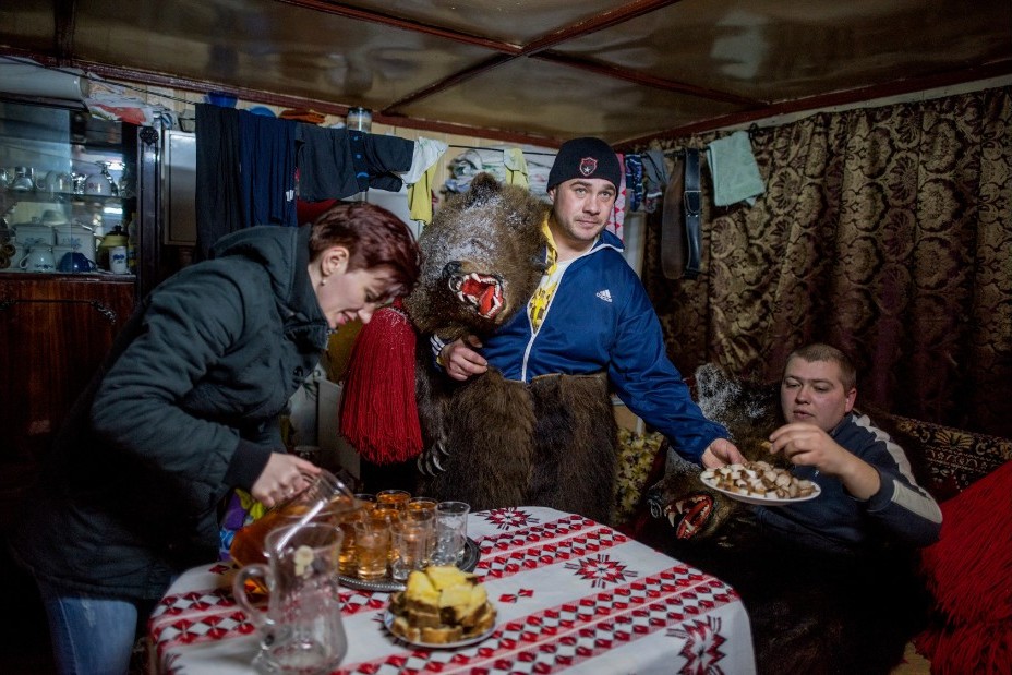 Фотография: Медвежьи танцы в Румынии, которые должны отогнать злых духов №11 - BigPicture.ru